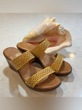 Italian shoemakers yellow strap Wedge Sandal Perforated Leather Upper 7.5
